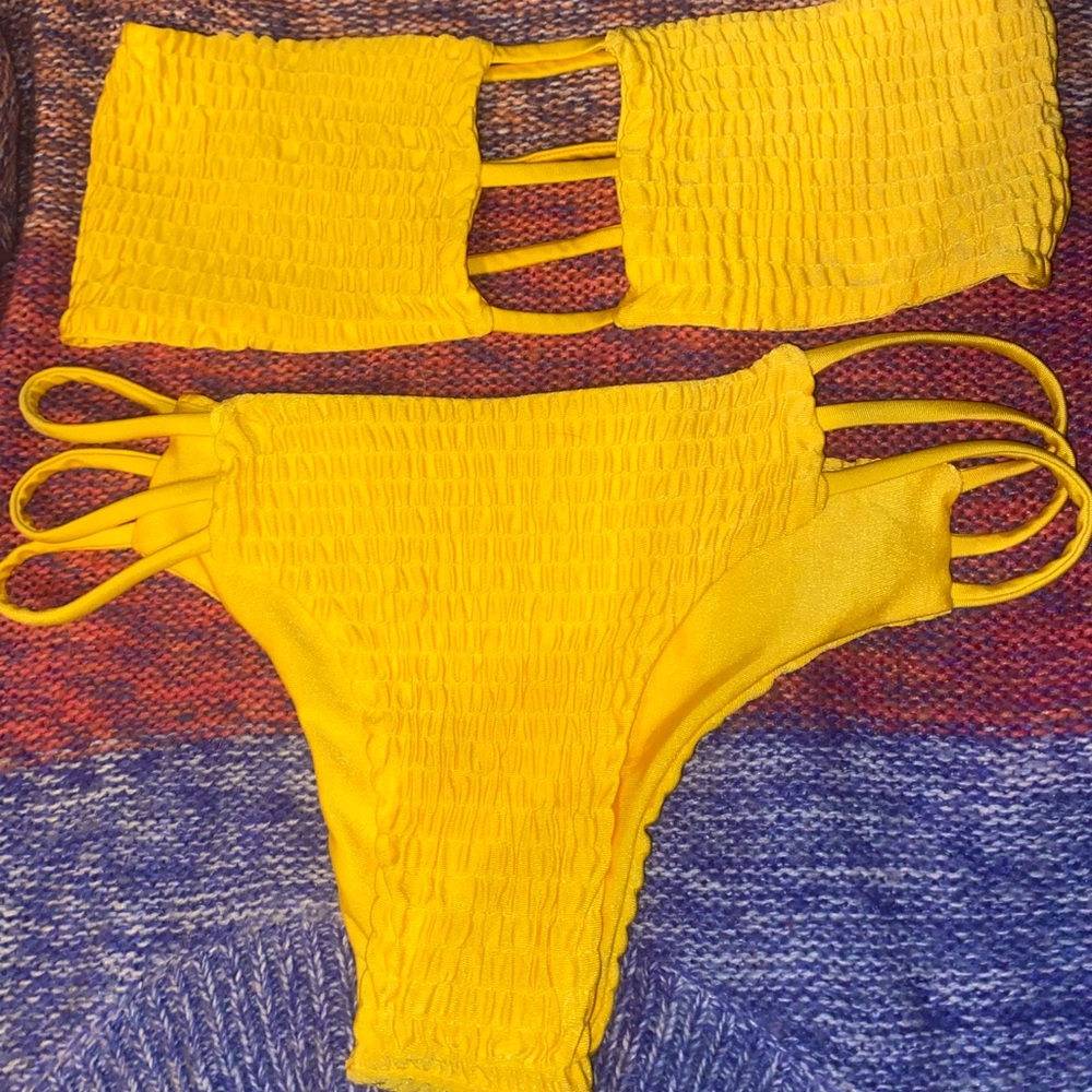 🌙3/$15 bras🌙 Strapless yellow bikini